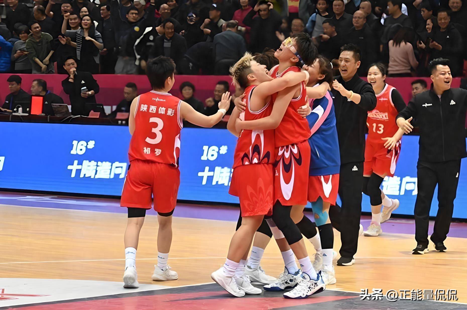 包含WNBA巨星伤愈归来：前中国篮球队球员助阵重返赛场的词条